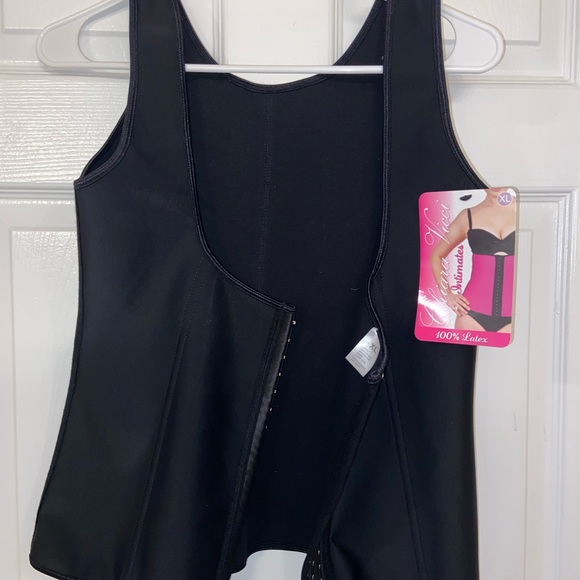 Shape-Wear - Picture 1 of 4